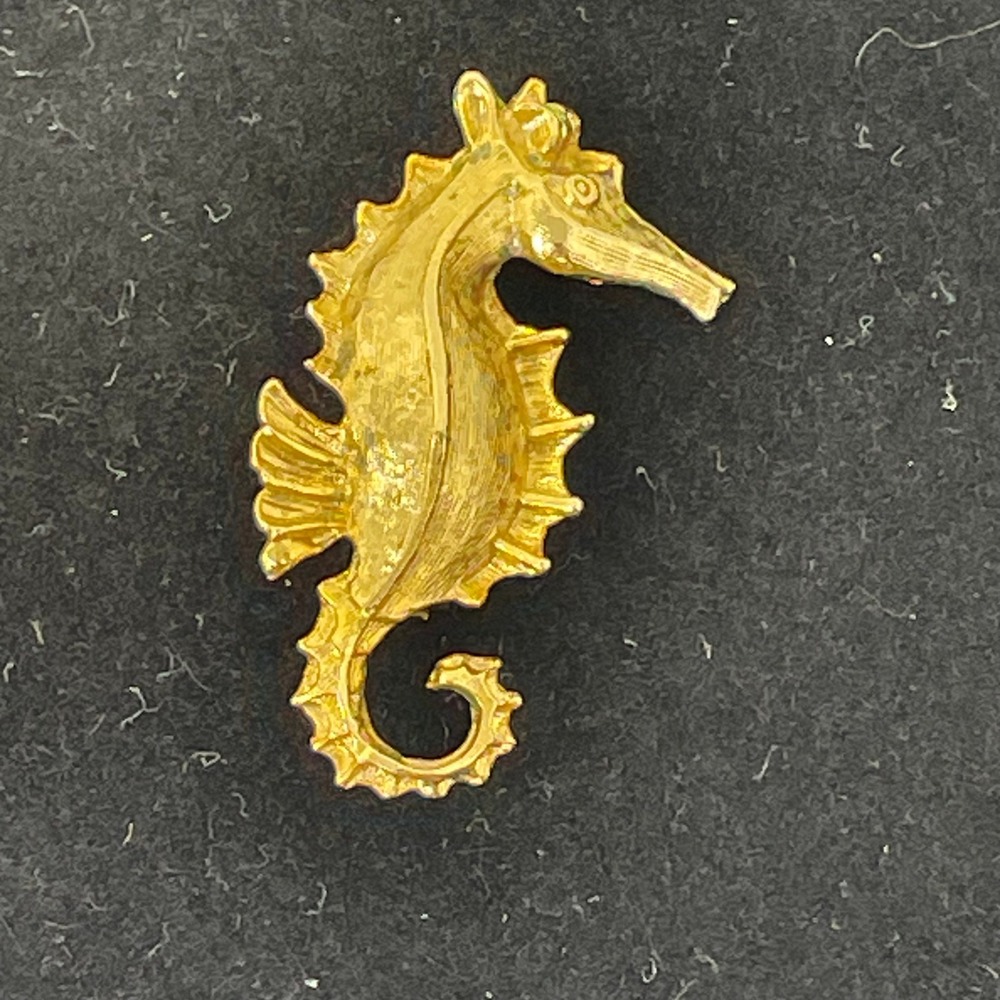 Vintage Gold Tone Seahorse Brooch Pin Nautical Marine Jewelry